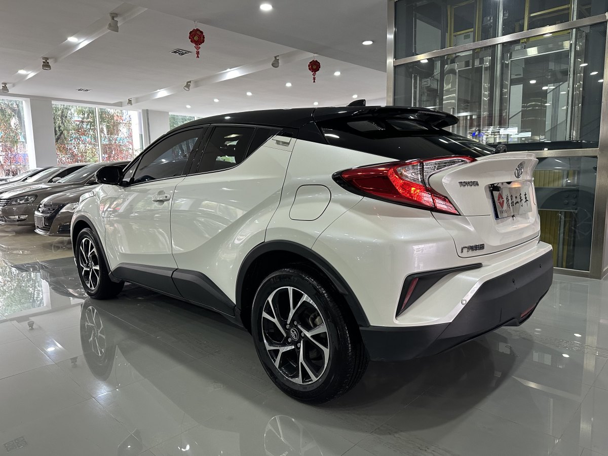 豐田 C-HR  2018款 2.0L 領(lǐng)先版 國V圖片