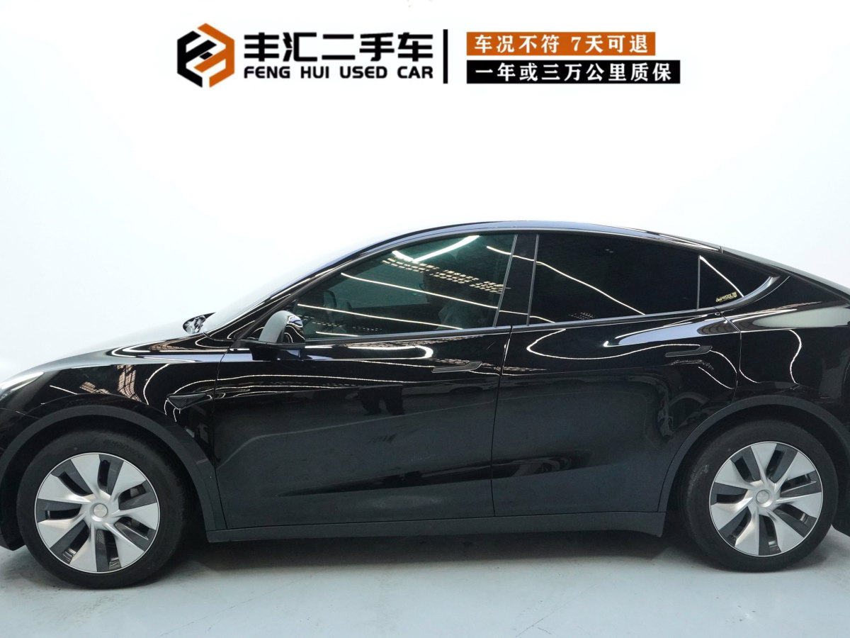 特斯拉 Model Y  2021款 改款 標(biāo)準(zhǔn)續(xù)航后驅(qū)升級版圖片