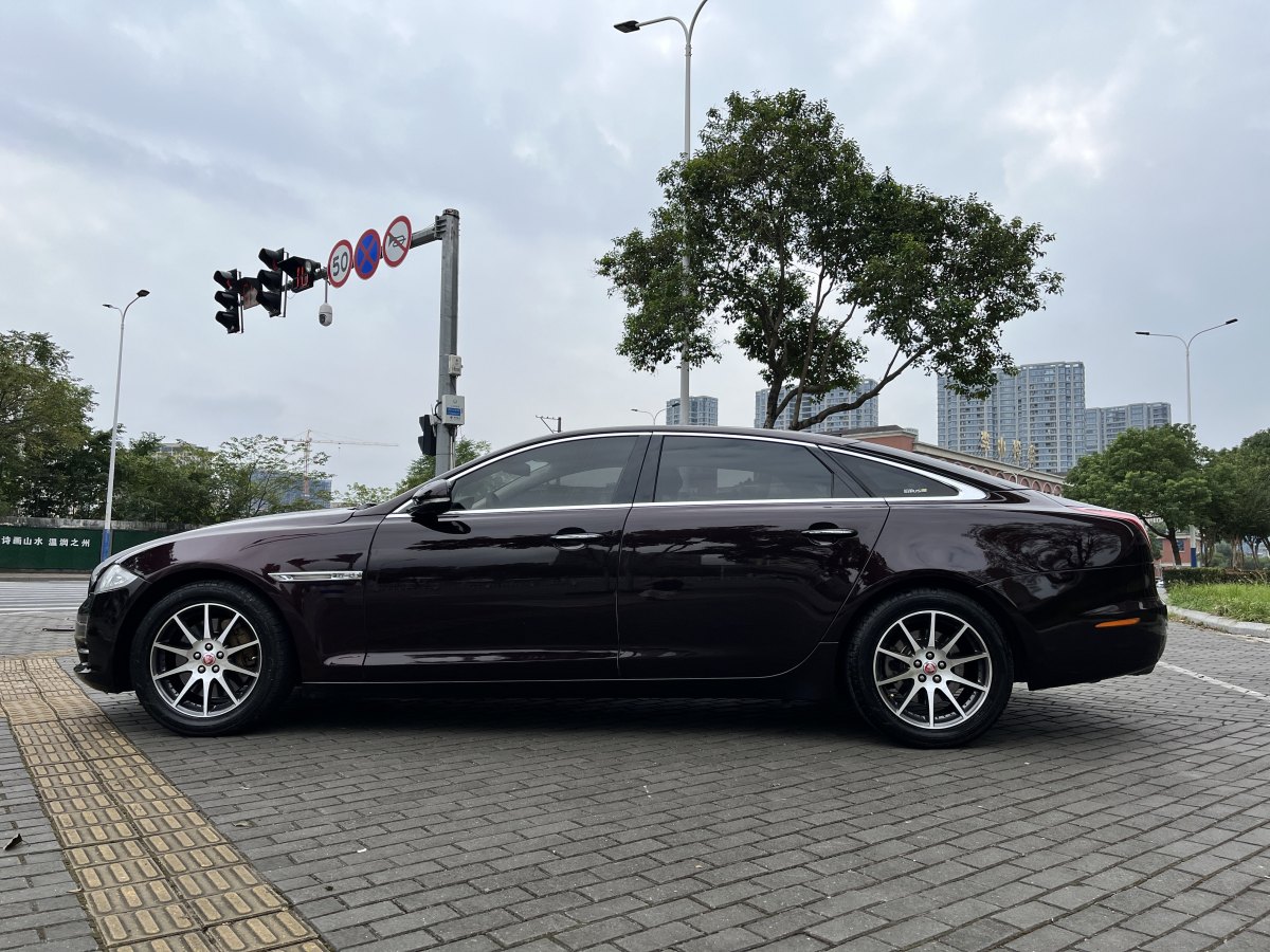 捷豹 XJ  2014款 XJL 2.0T 兩驅(qū)典雅商務(wù)版圖片