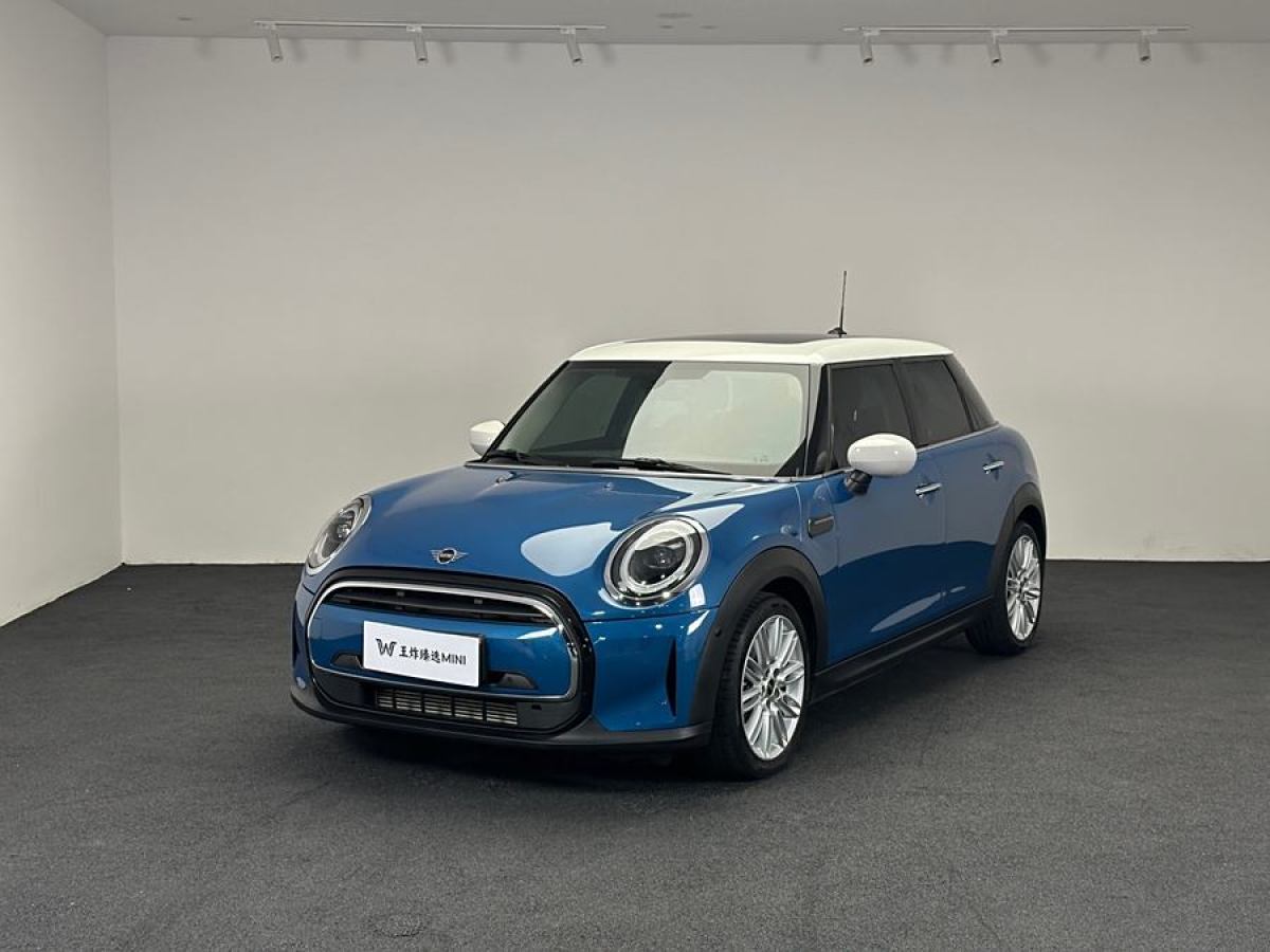 MINI MINI  2022款 改款 1.5T COOPER 經(jīng)典派 五門版圖片