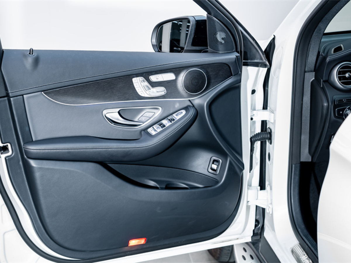 2022年8月奔驰 奔驰GLC  2022款 改款 GLC 300 4MATIC 轿跑SUV