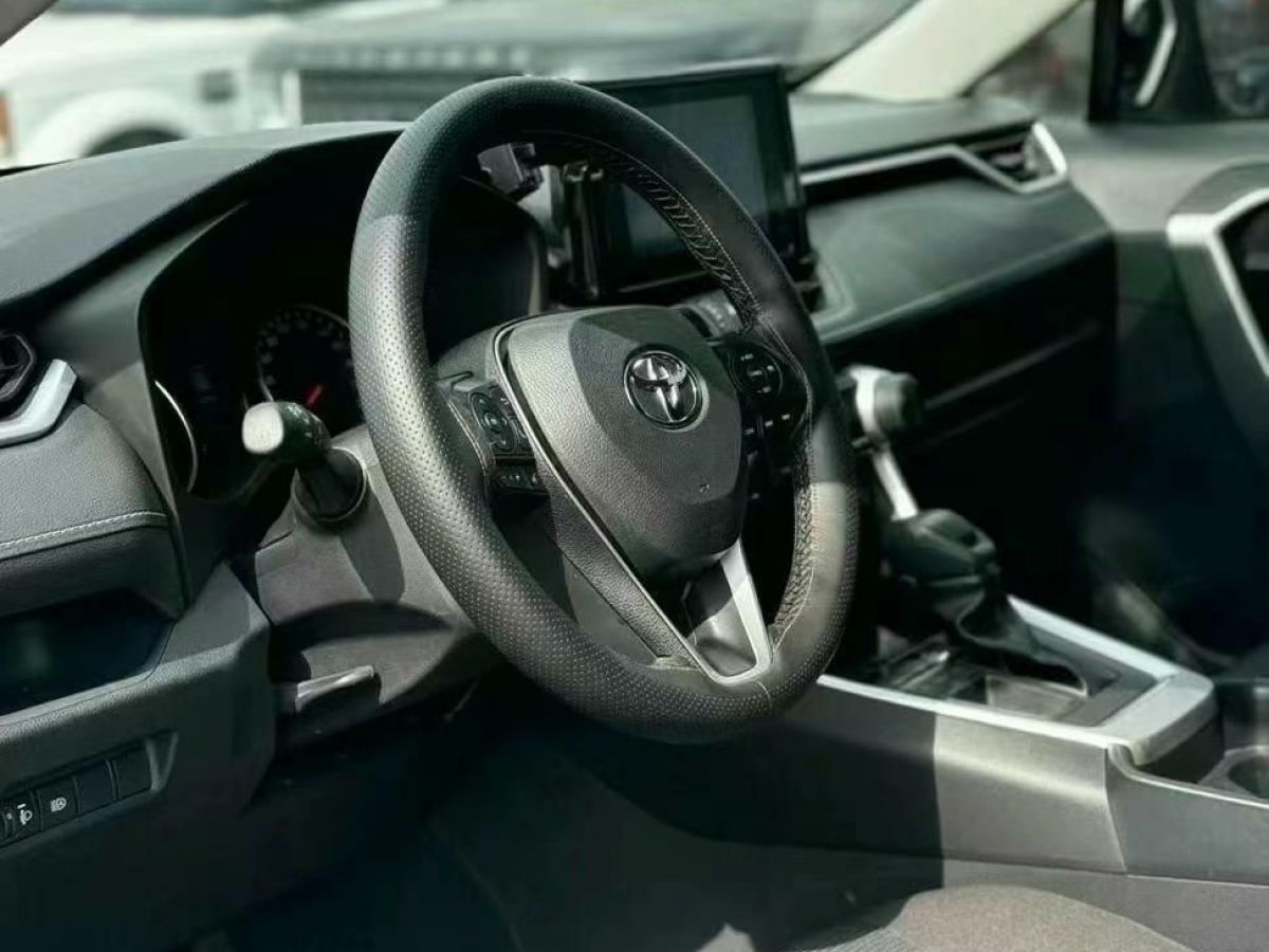 豐田 RAV4榮放  2022款 2.0L CVT四驅(qū)風(fēng)尚版圖片