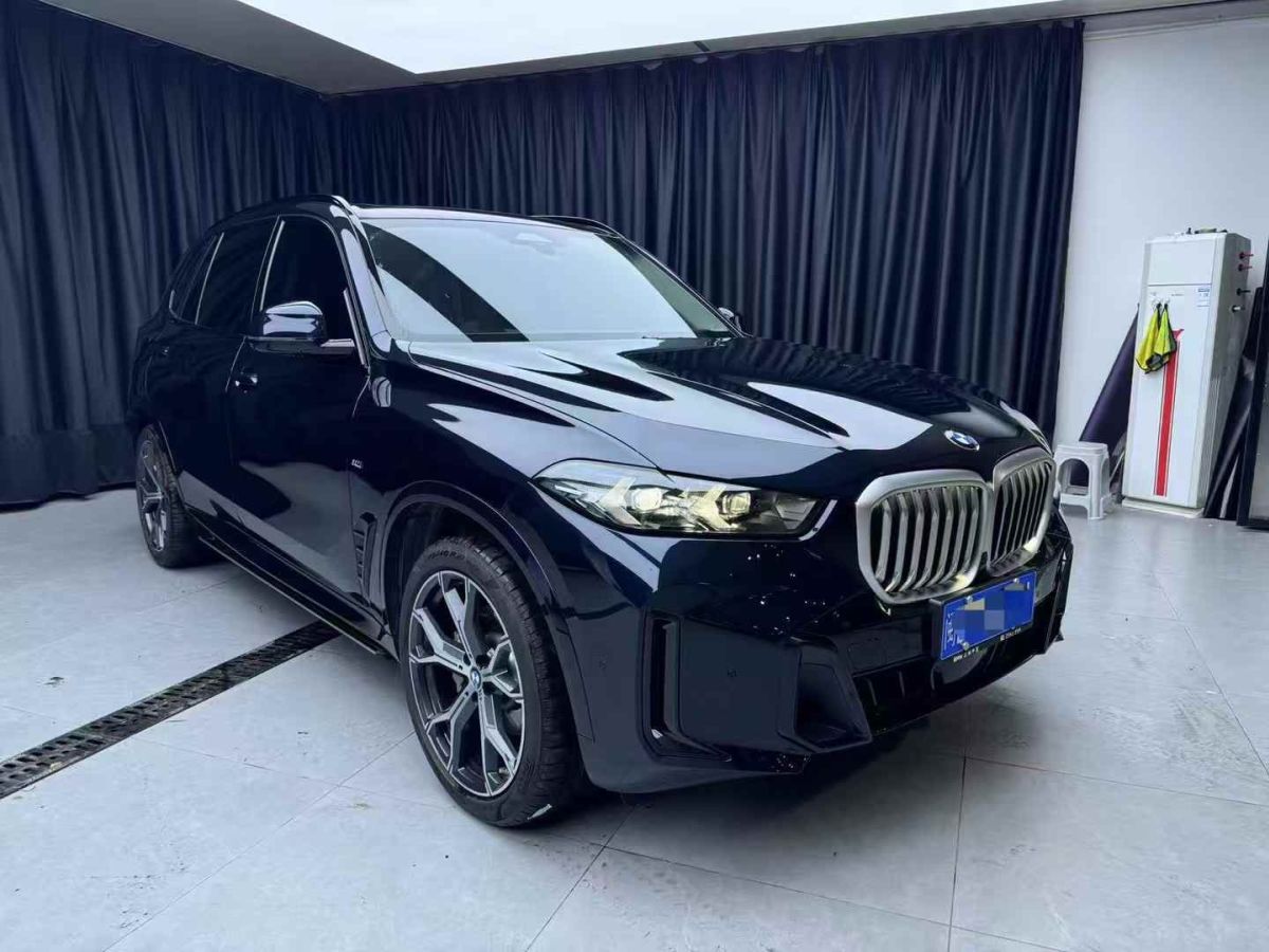寶馬 寶馬X5  2024款 xDrive 40Li 尊享型黑焰限量版圖片