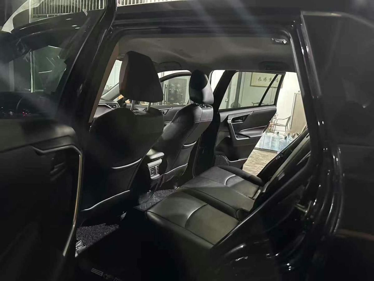 豐田 RAV4榮放  2022款 2.0L CVT四驅(qū)風(fēng)尚版圖片