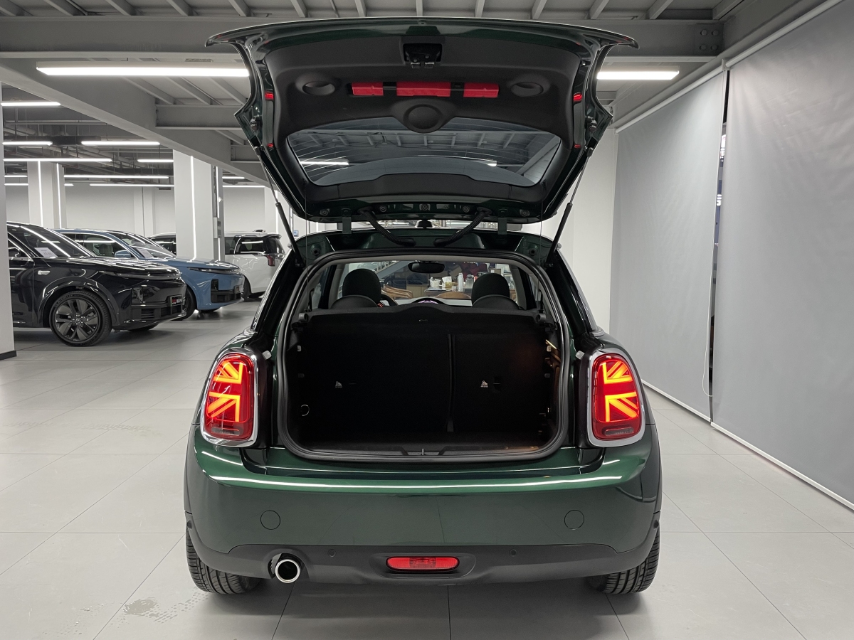 MINI COUNTRYMAN  2018款 1.5T COOPER 經(jīng)典派圖片