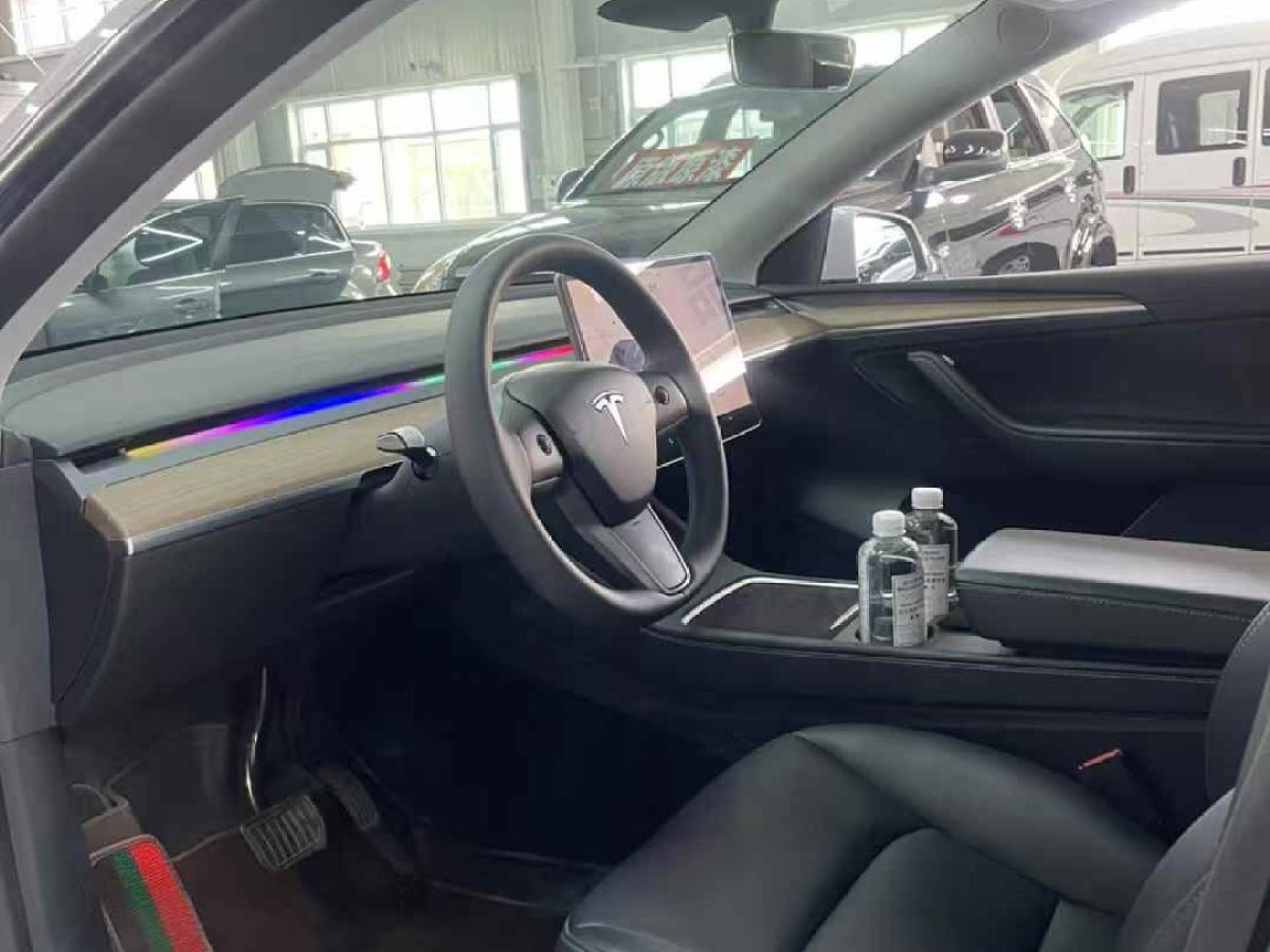 特斯拉 Model S  2023款 三電機(jī)全輪驅(qū)動(dòng) Plaid版圖片