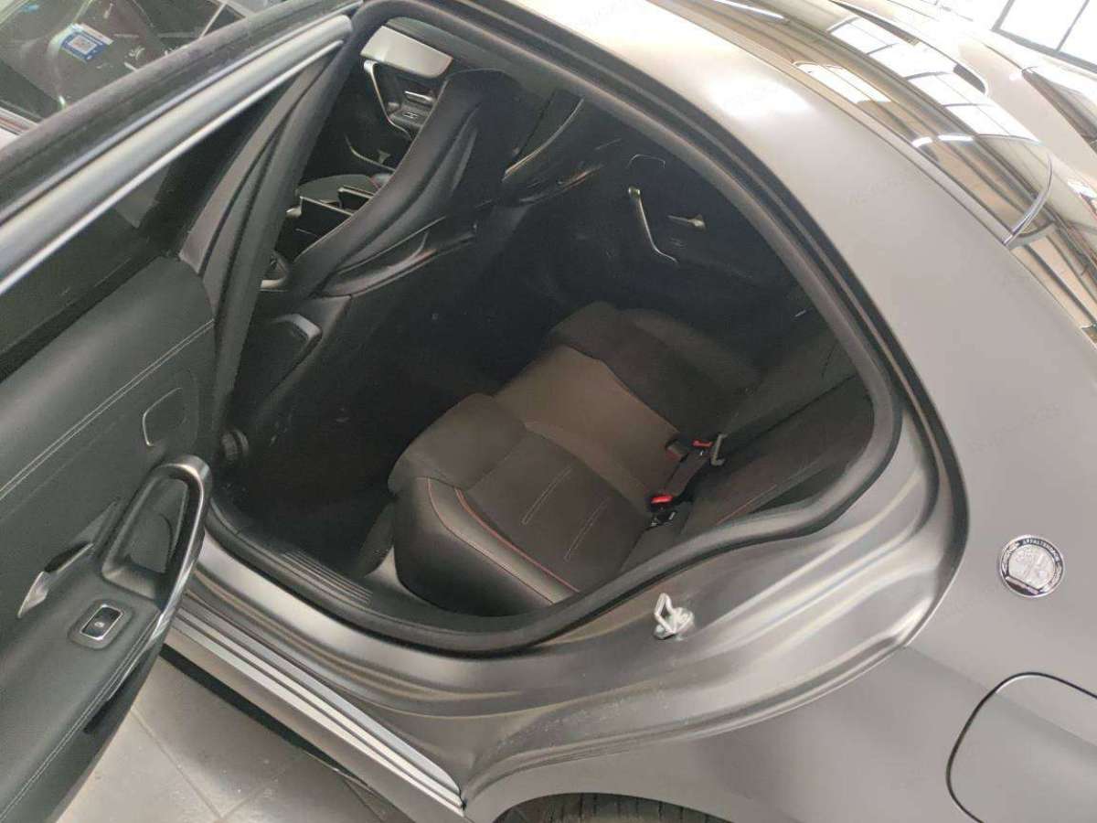 奔馳 奔馳A級(jí)AMG  2023款 AMG A 35 4MATIC 燦日特別版圖片