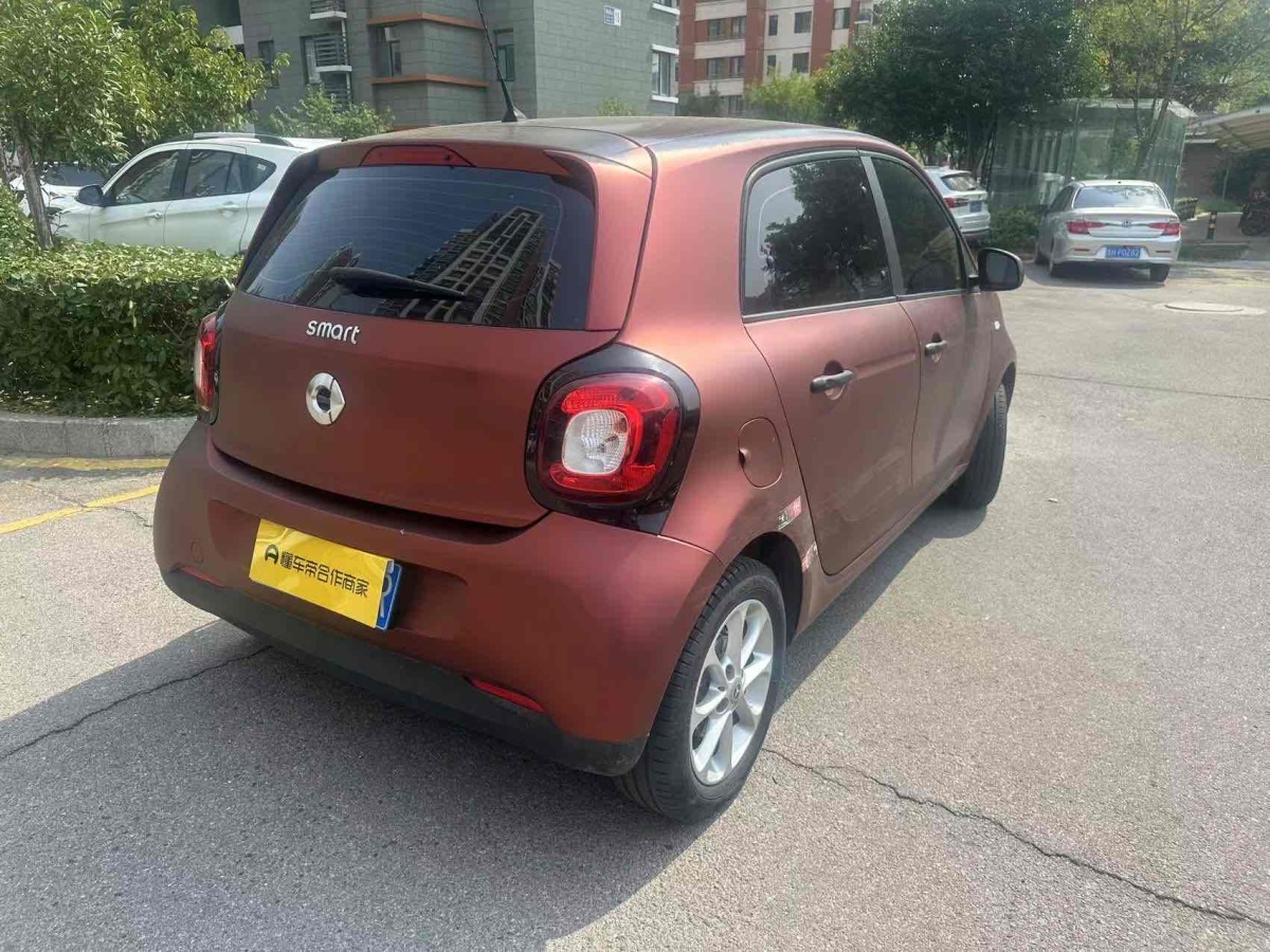 smart forfour  2016款 1.0L 52千瓦靈動版圖片