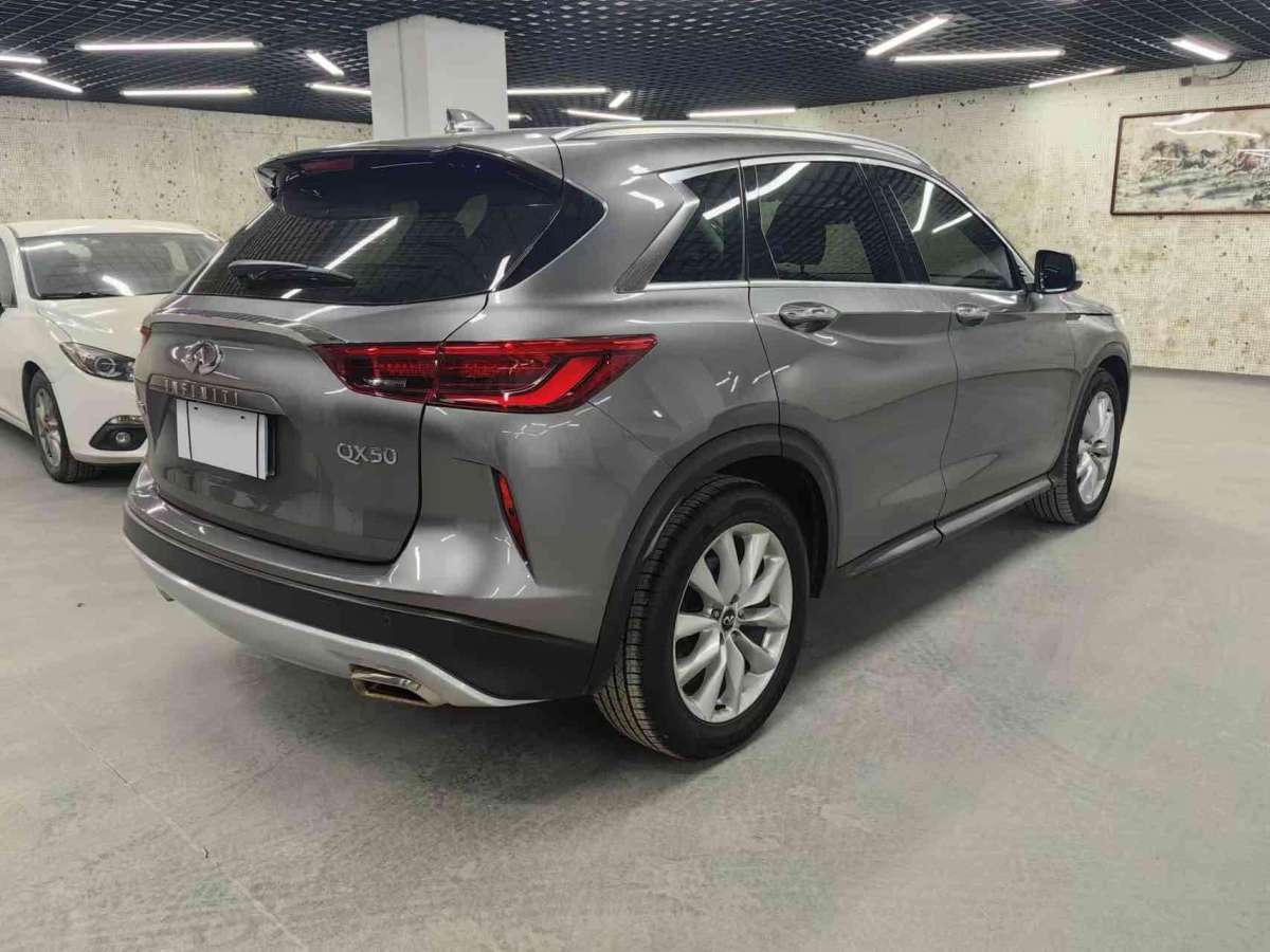 英菲尼迪 QX50  2018款 2.0T 兩驅(qū)時(shí)尚版圖片