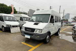 得意 依維柯 2.5T A35客車單胎中頂5/6/7座國(guó)VI