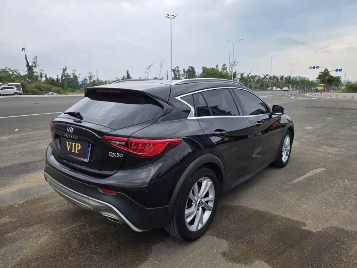 英菲尼迪 QX30  2017款 1.6T 兩驅(qū)運動版圖片