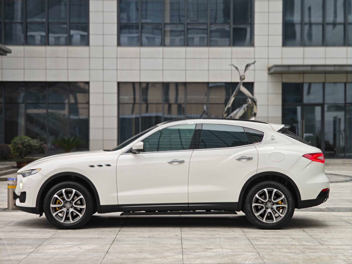 瑪莎拉蒂 Levante  2018款 3.0T 350Hp 標(biāo)準(zhǔn)版圖片