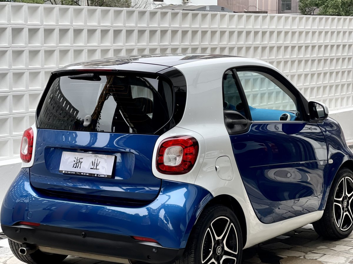 smart fortwo  2016款 0.9T 66千瓦硬頂極致版圖片