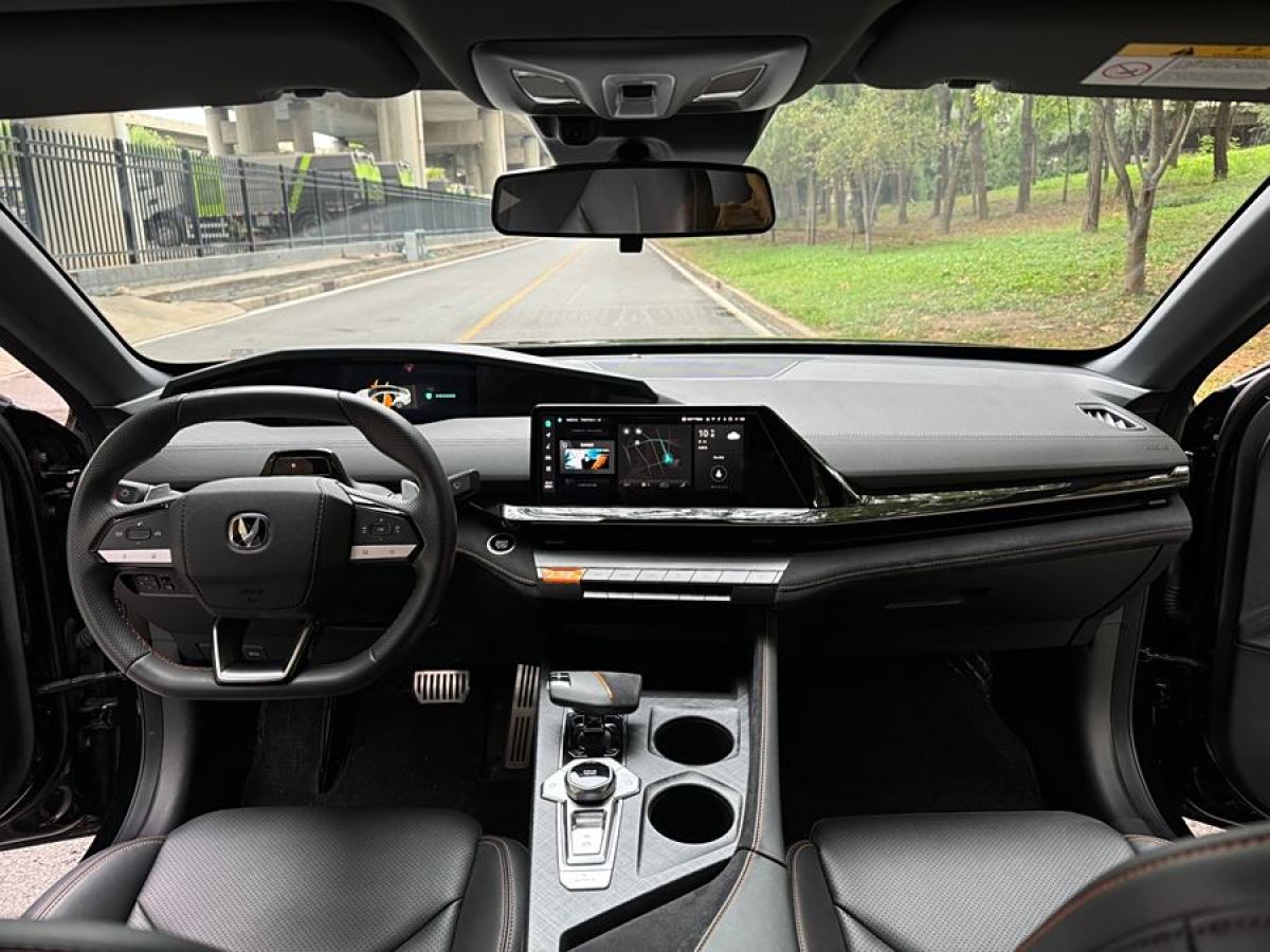 長安 長安UNI-V  2022款 1.5T 運動版圖片