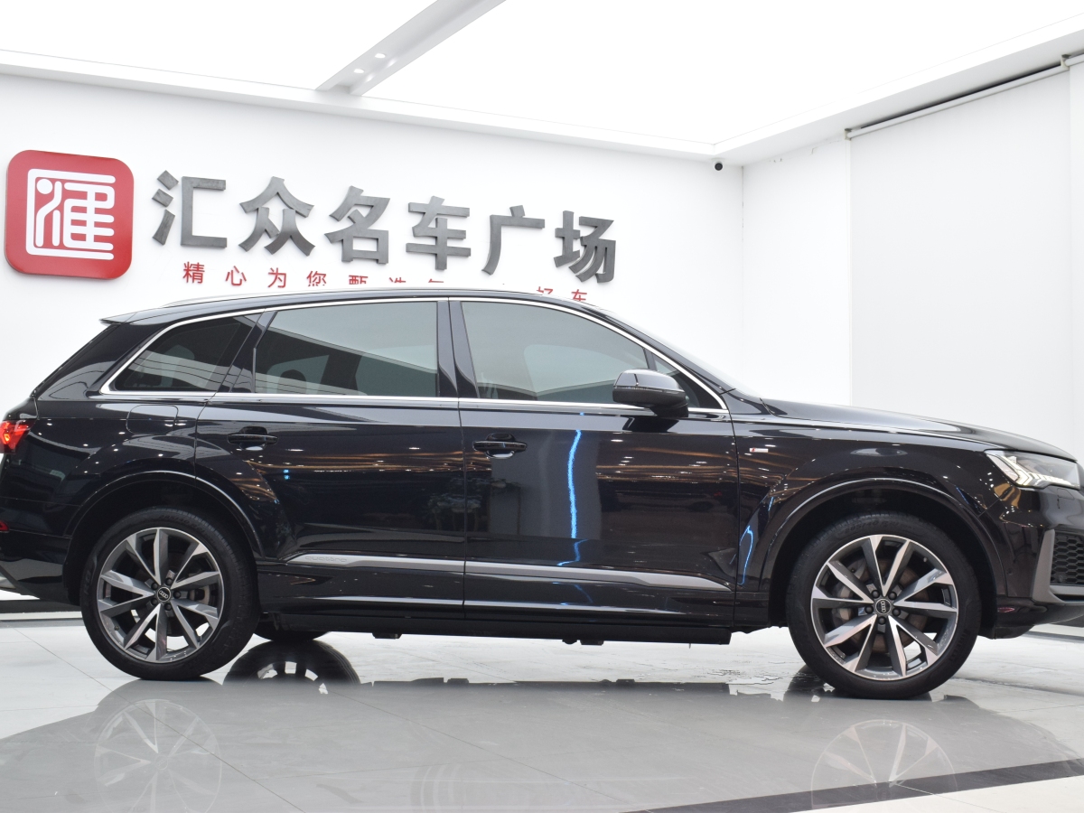 奧迪 奧迪Q7  2023款 55 TFSI quattro S line運(yùn)動(dòng)型圖片