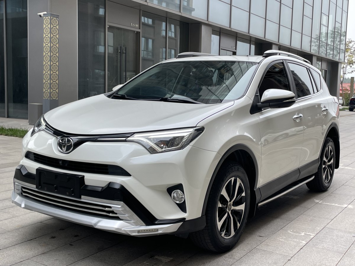 2017年8月豐田 RAV4  2016款 榮放 2.0L CVT兩驅(qū)智尚版