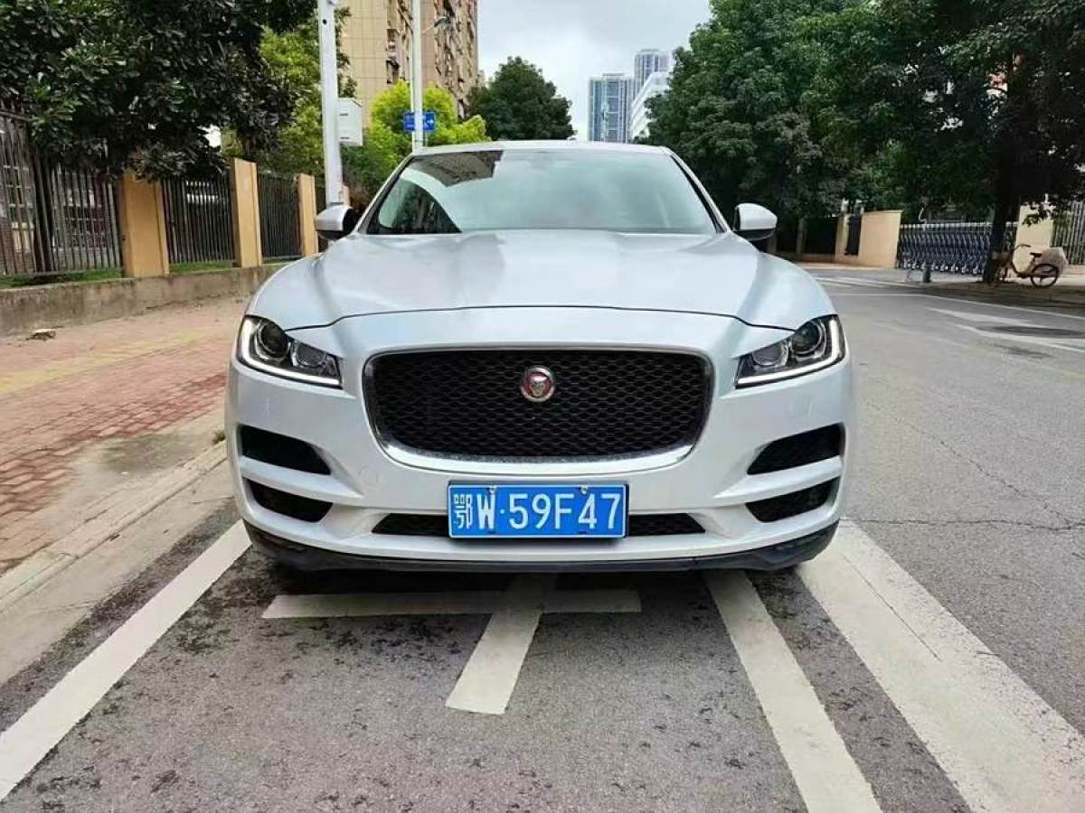 捷豹 F-PACE  2016款 2.0T 兩驅(qū)都市尊享版圖片