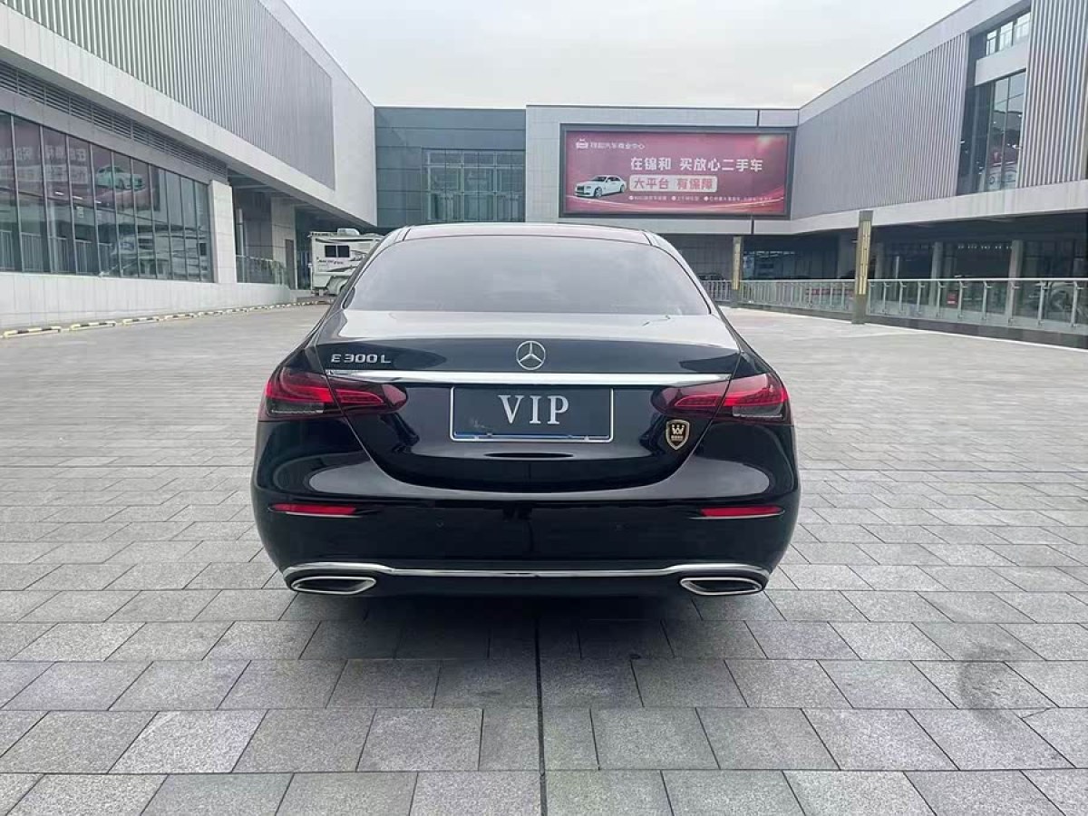 奔馳 奔馳E級  2021款 改款 E 300 L 時尚型圖片