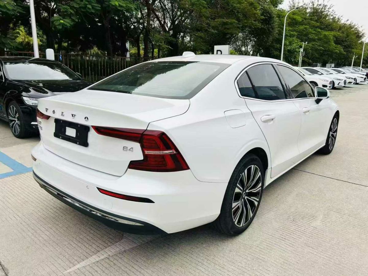 沃爾沃 S60L  2023款 B3 智行豪華版圖片