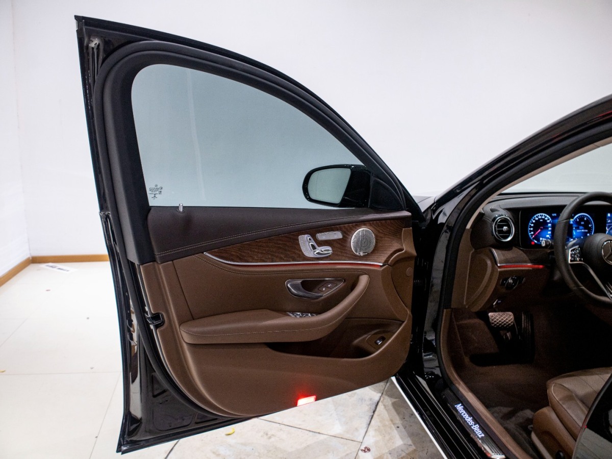 奔驰 奔驰E级  2023款 E 300 L 豪华型图片