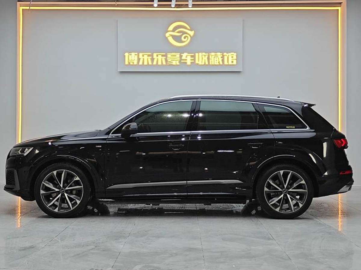 奧迪 奧迪Q7  2024款 55 TFSI quattro S line運(yùn)動(dòng)型圖片