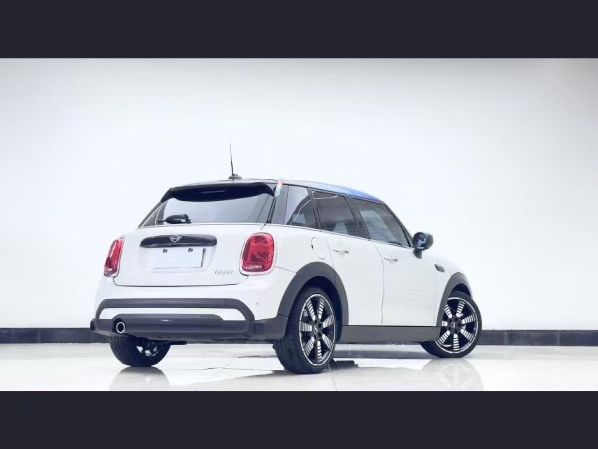 MINI MINI  2022款 1.5T COOPER The Coopers 紀(jì)念版圖片