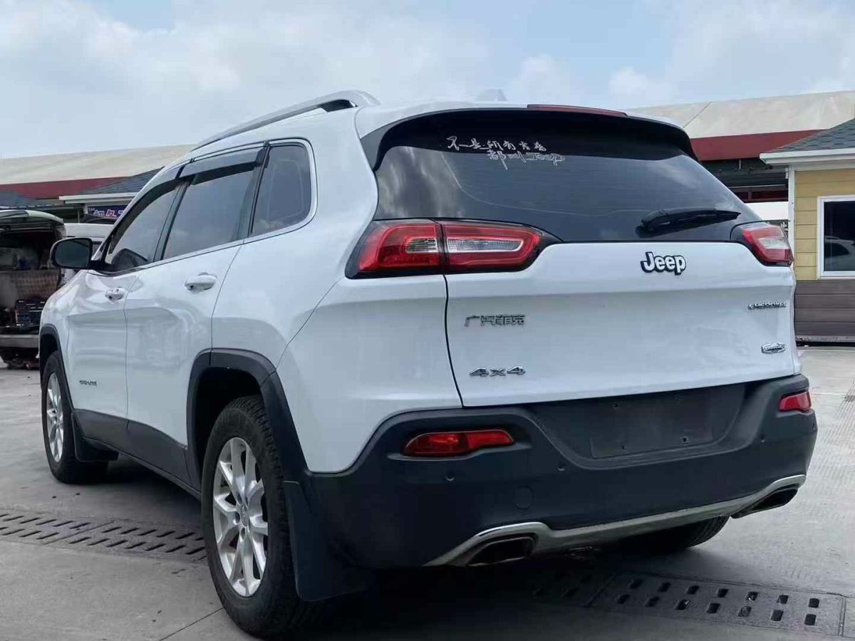 Jeep 自由光  2016款 2.0L 優(yōu)越版圖片