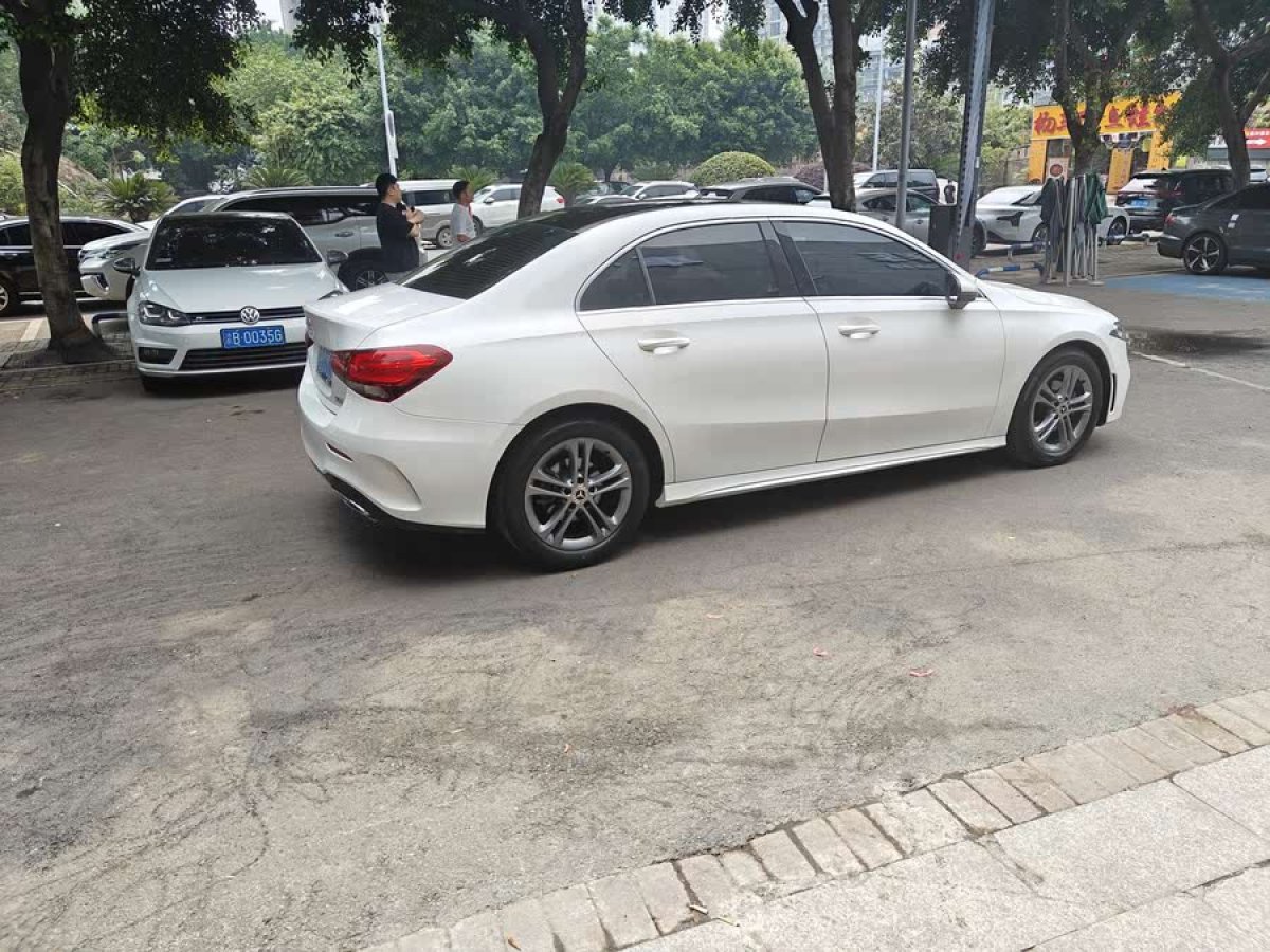 奔馳 奔馳A級(jí)  2022款 改款 A 180 L 運(yùn)動(dòng)轎車圖片