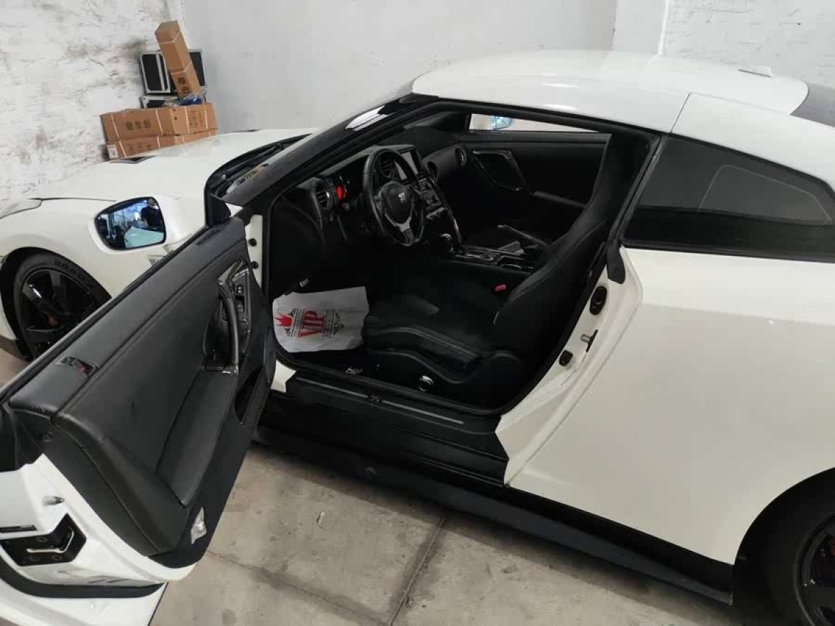 日產(chǎn) GT-R  2010款 3.8T Premium Edition圖片