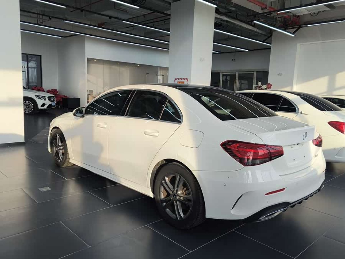 奔馳 奔馳A級  2021款 改款 A 180 L 運動轎車圖片