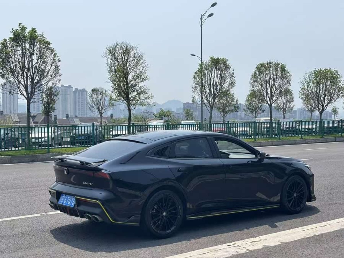 長(zhǎng)安 長(zhǎng)安UNI-V  2022款 1.5T 運(yùn)動(dòng)版圖片