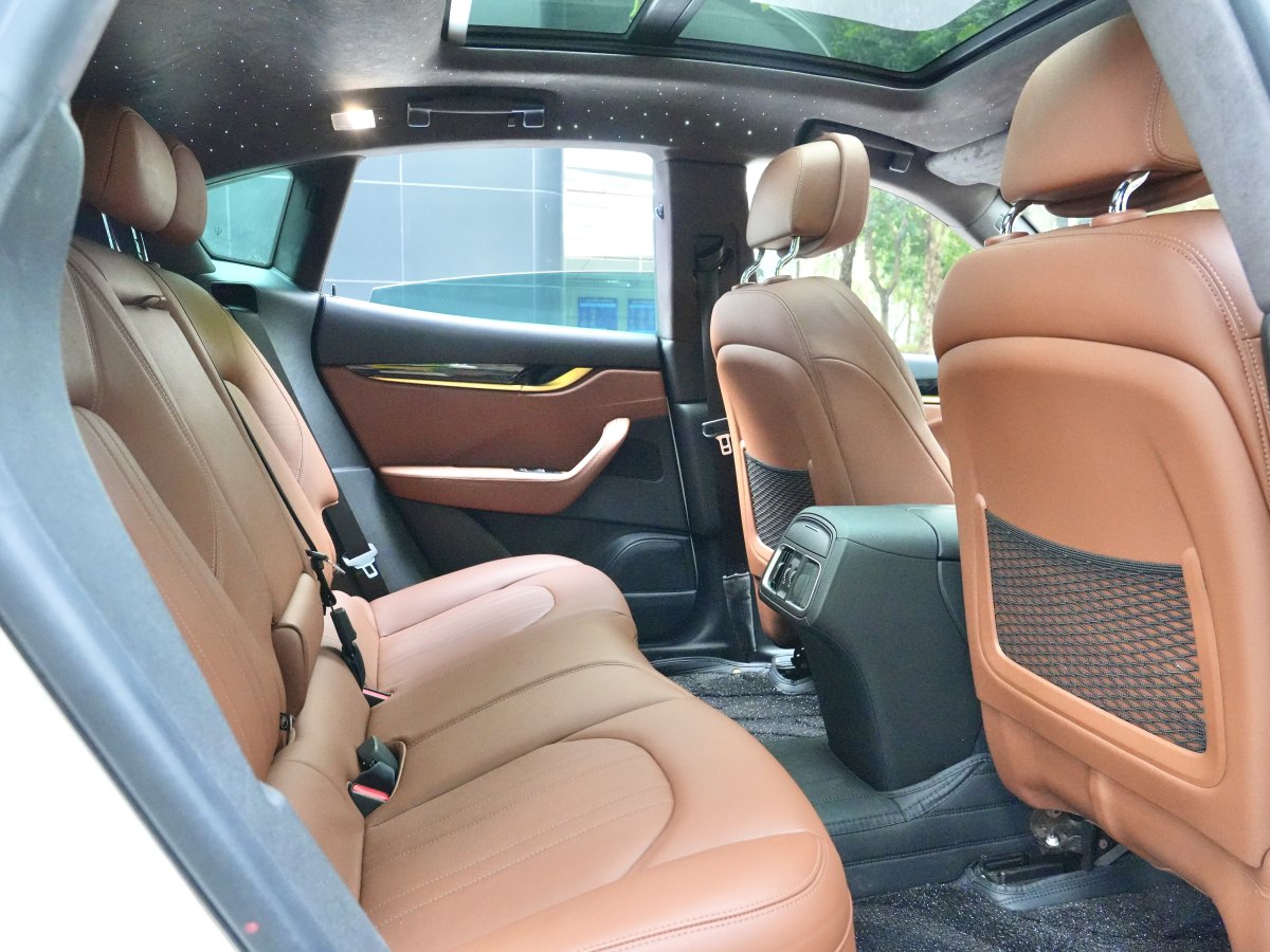 瑪莎拉蒂 Levante  2018款 3.0T 350Hp 標(biāo)準(zhǔn)版圖片