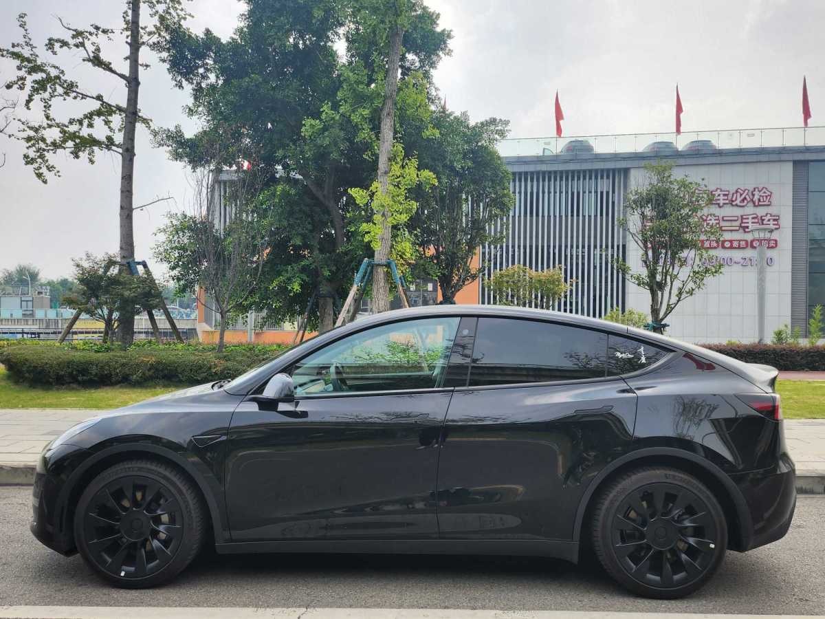 特斯拉 Model Y  2021款 改款 標(biāo)準(zhǔn)續(xù)航后驅(qū)升級版圖片