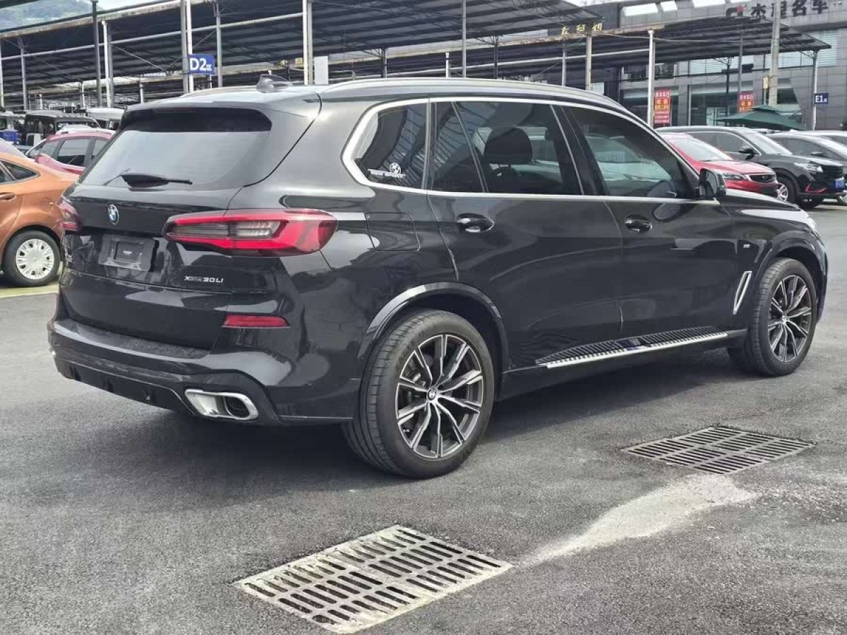 寶馬 寶馬X5  2022款 改款 xDrive 30Li 尊享型M運(yùn)動(dòng)套裝圖片
