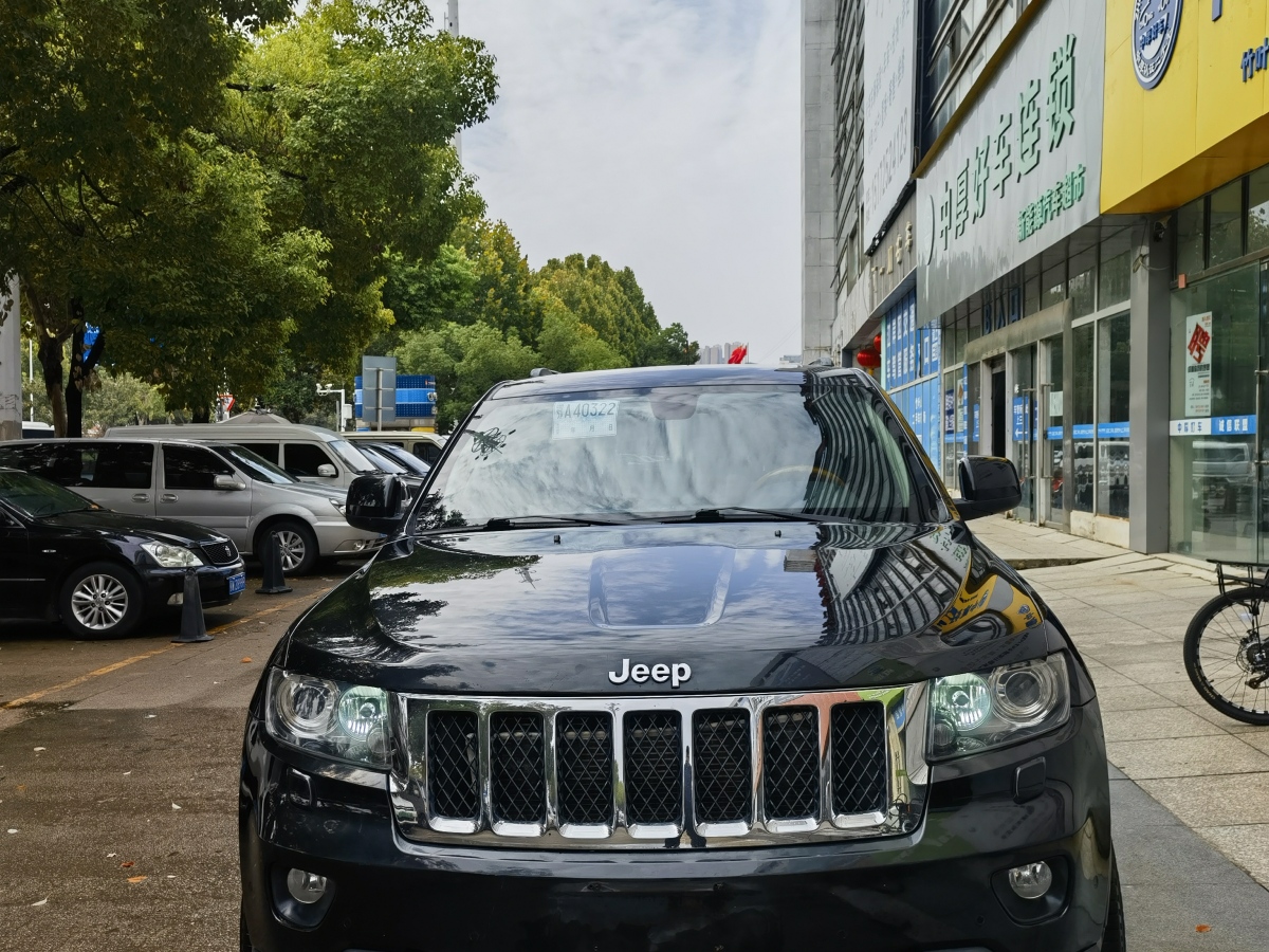 Jeep 大切諾基  2011款 改款 3.6L 旗艦導(dǎo)航版圖片