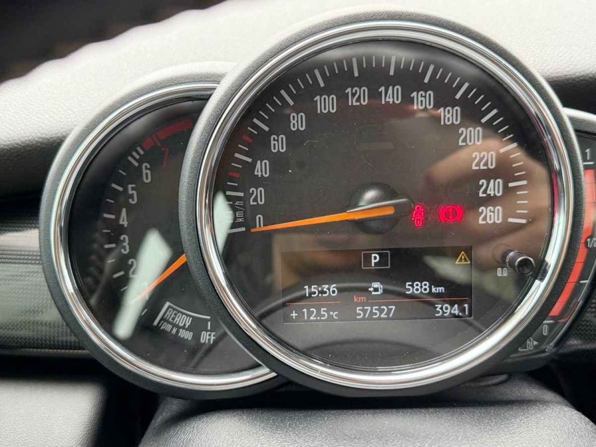 MINI MINI  2020款 1.5T COOPER 藝術(shù)家 五門版圖片