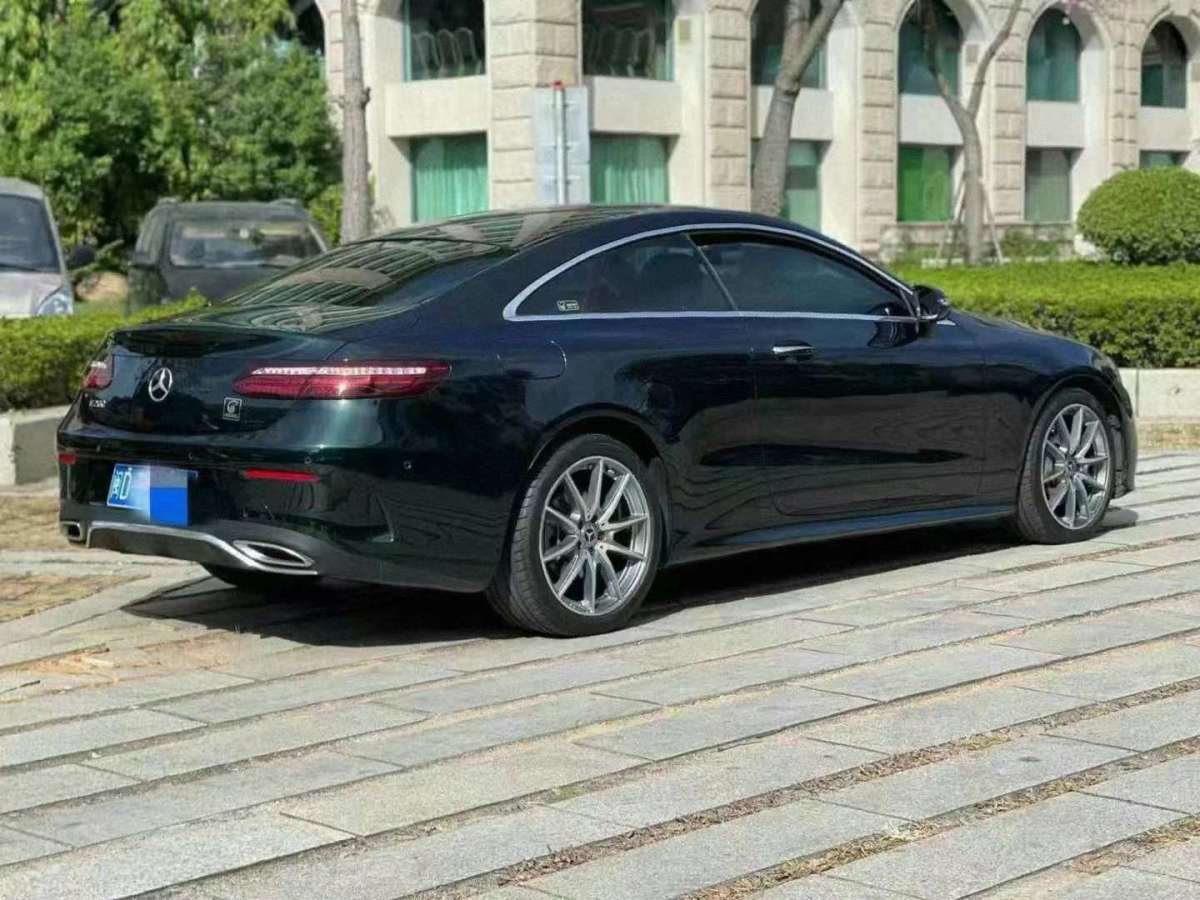 奔馳 奔馳E級  2021款 改款 E 260 4MATIC 轎跑車圖片