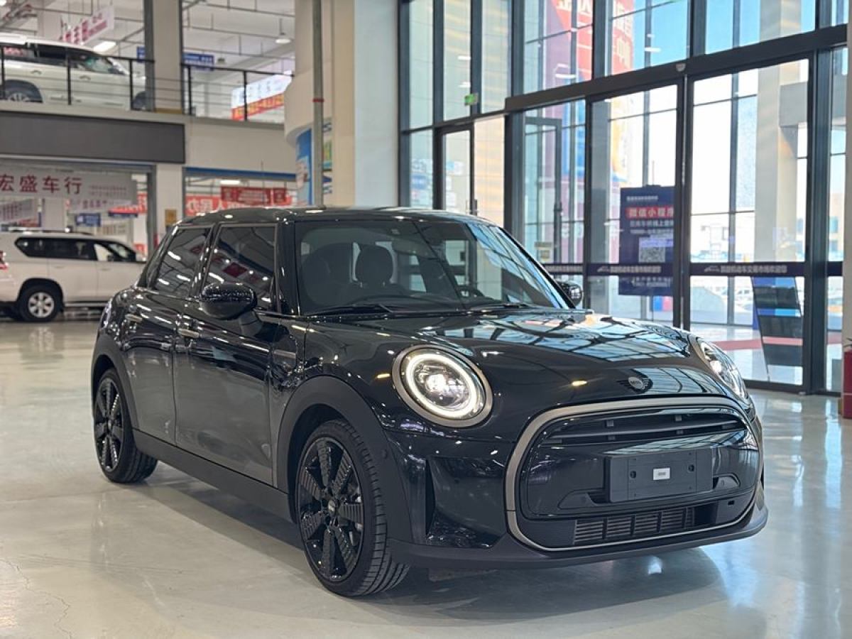 MINI MINI  2023款 1.5T COOPER 國王十字特別版 五門版圖片