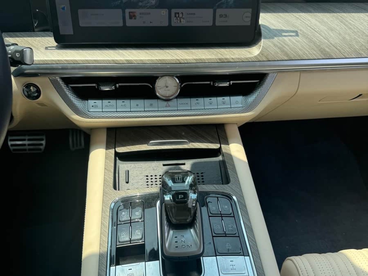坦克 坦克500  2022款 3.0T 運(yùn)動(dòng)版 登峰型 5座圖片