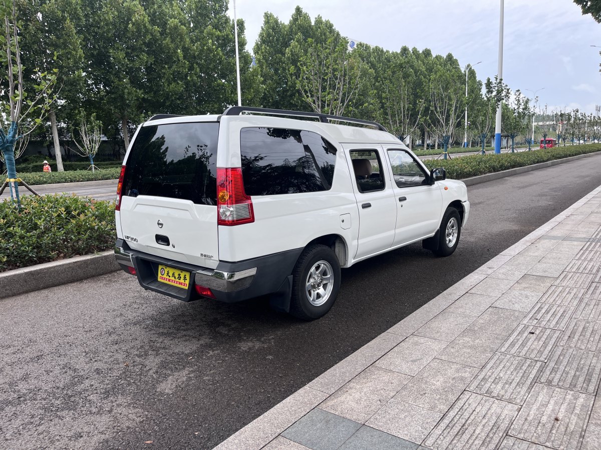 日產(chǎn) ZN廂式車  2013款 2.4L兩驅(qū)豪華型5座圖片