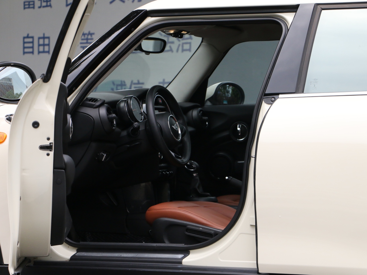 MINI MINI  2015款 1.2T ONE 五門版圖片