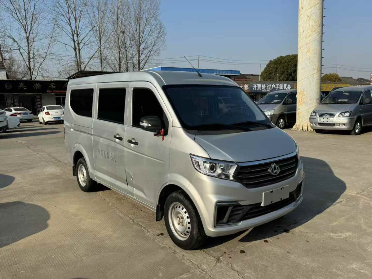 長(zhǎng)安跨越 跨越王X7  2024款 1.6L CNG單排雙后輪3.7米領(lǐng)先版圖片