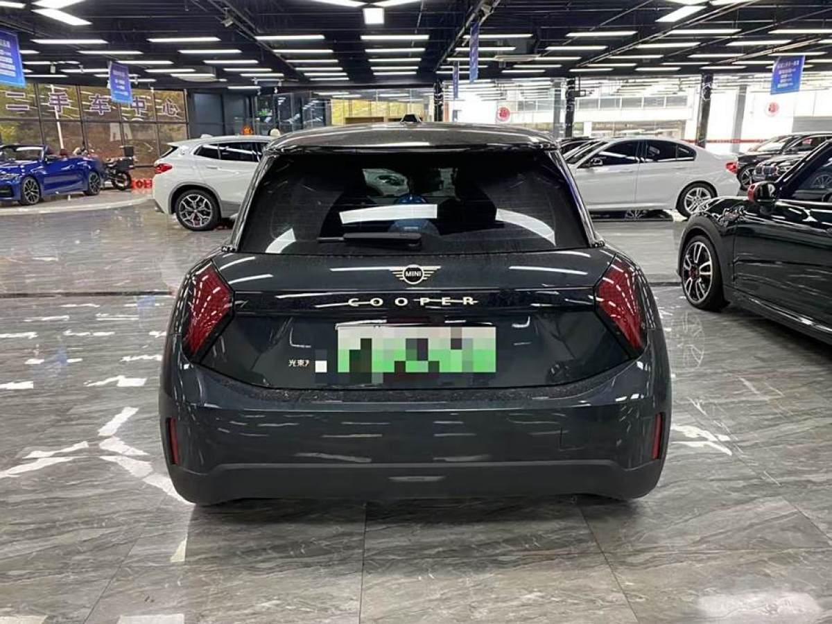 MINI 電動MINI COOPER  2024款 456km COOPER E 經(jīng)典派圖片