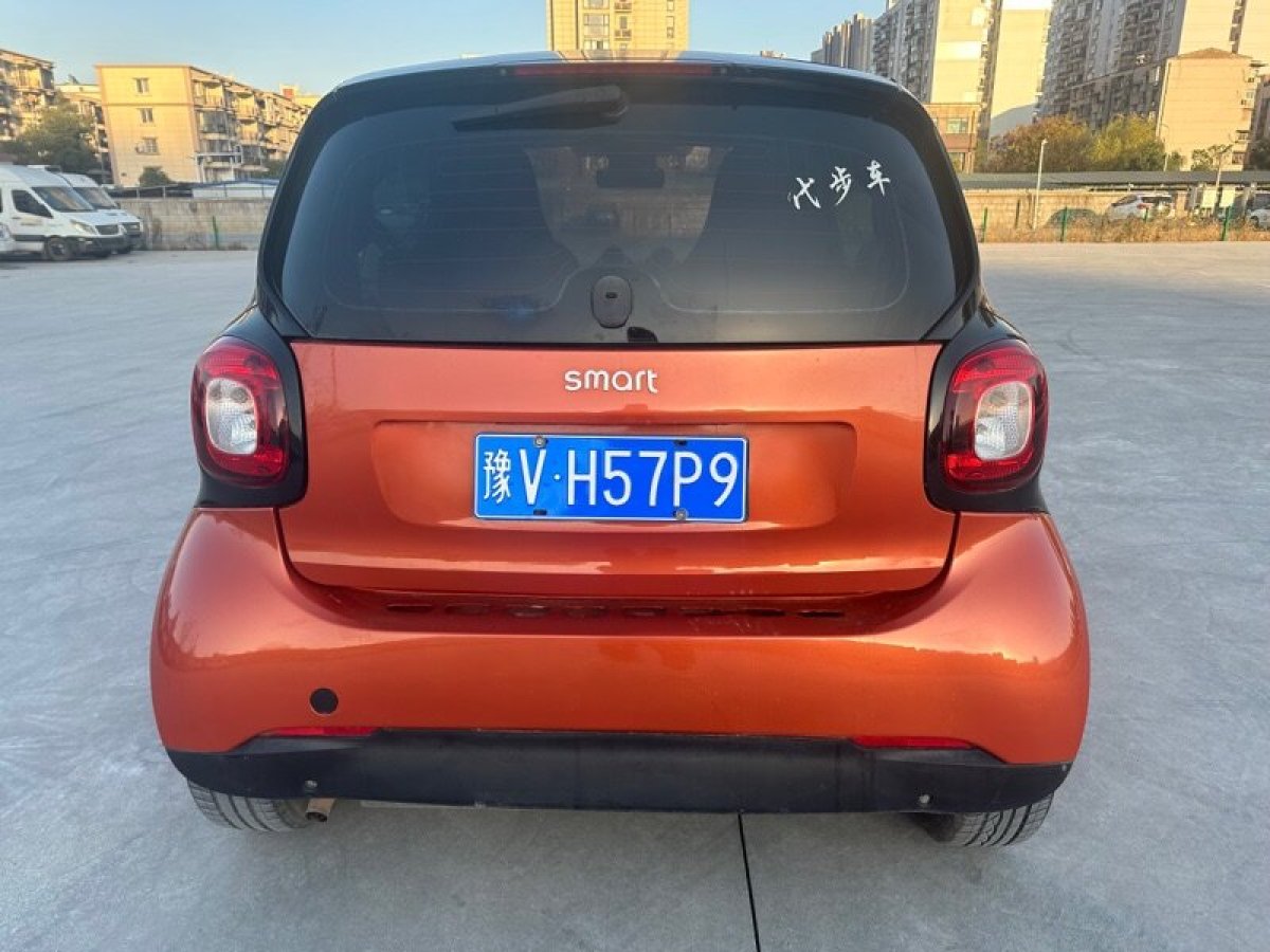 smart fortwo  2016款 0.9T 66千瓦硬頂極致版圖片