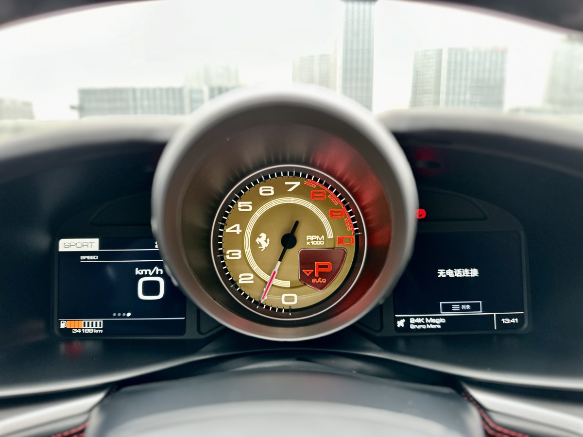 2017年10月法拉利 GTC4Lusso  2017款 3.9T V8