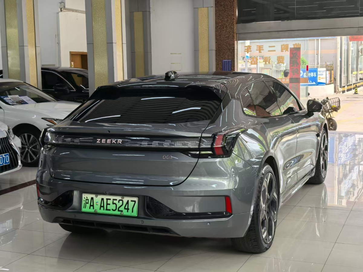 極氪 極氪001  2022款 超長(zhǎng)續(xù)航雙電機(jī) YOU版圖片