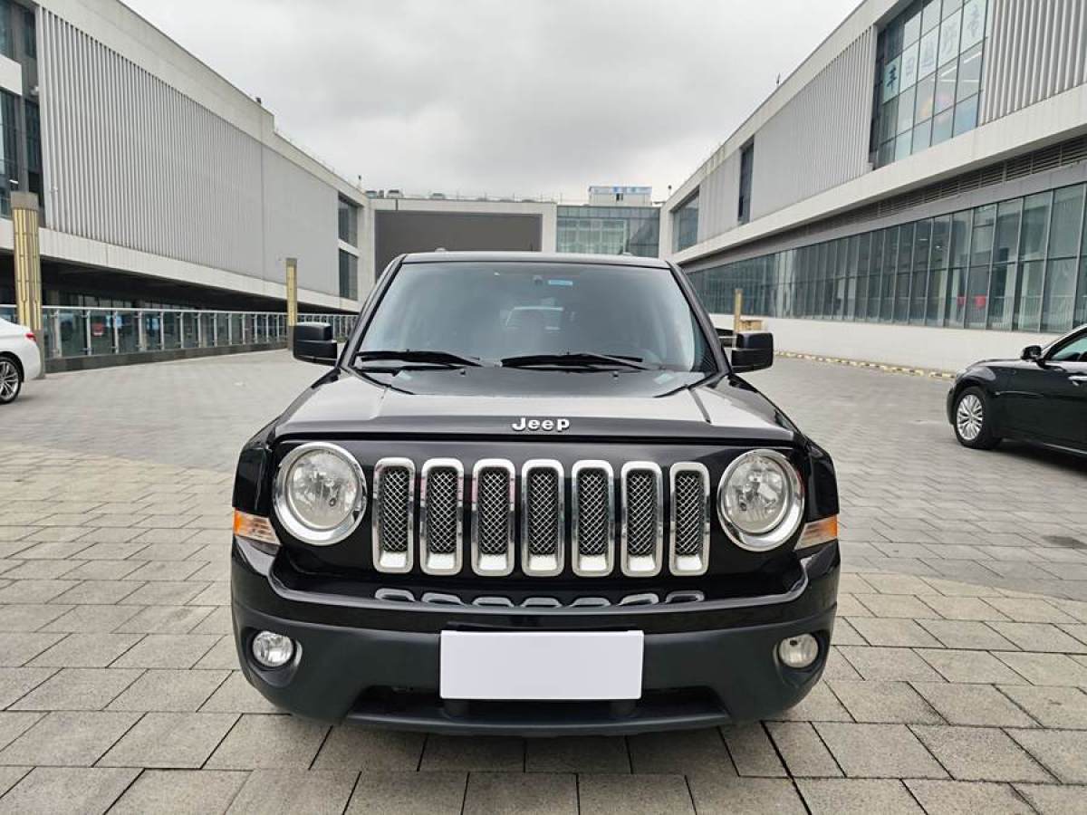 Jeep 自由客  2015款 2.4L 豪華導(dǎo)航版圖片