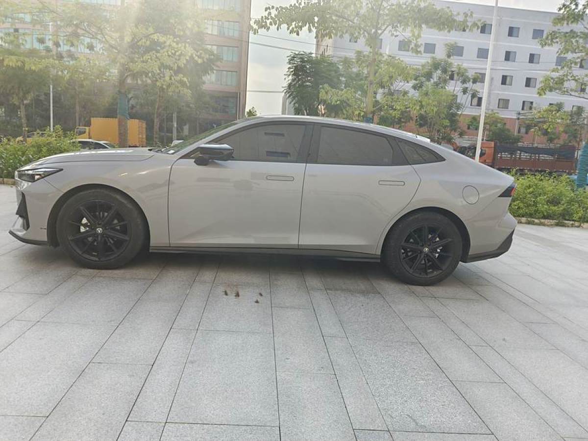 長(zhǎng)安 長(zhǎng)安UNI-V  2022款 1.5T 尊貴型圖片