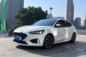 ?？怂?福特 三廂 EcoBoost 180 自動(dòng)ST Line