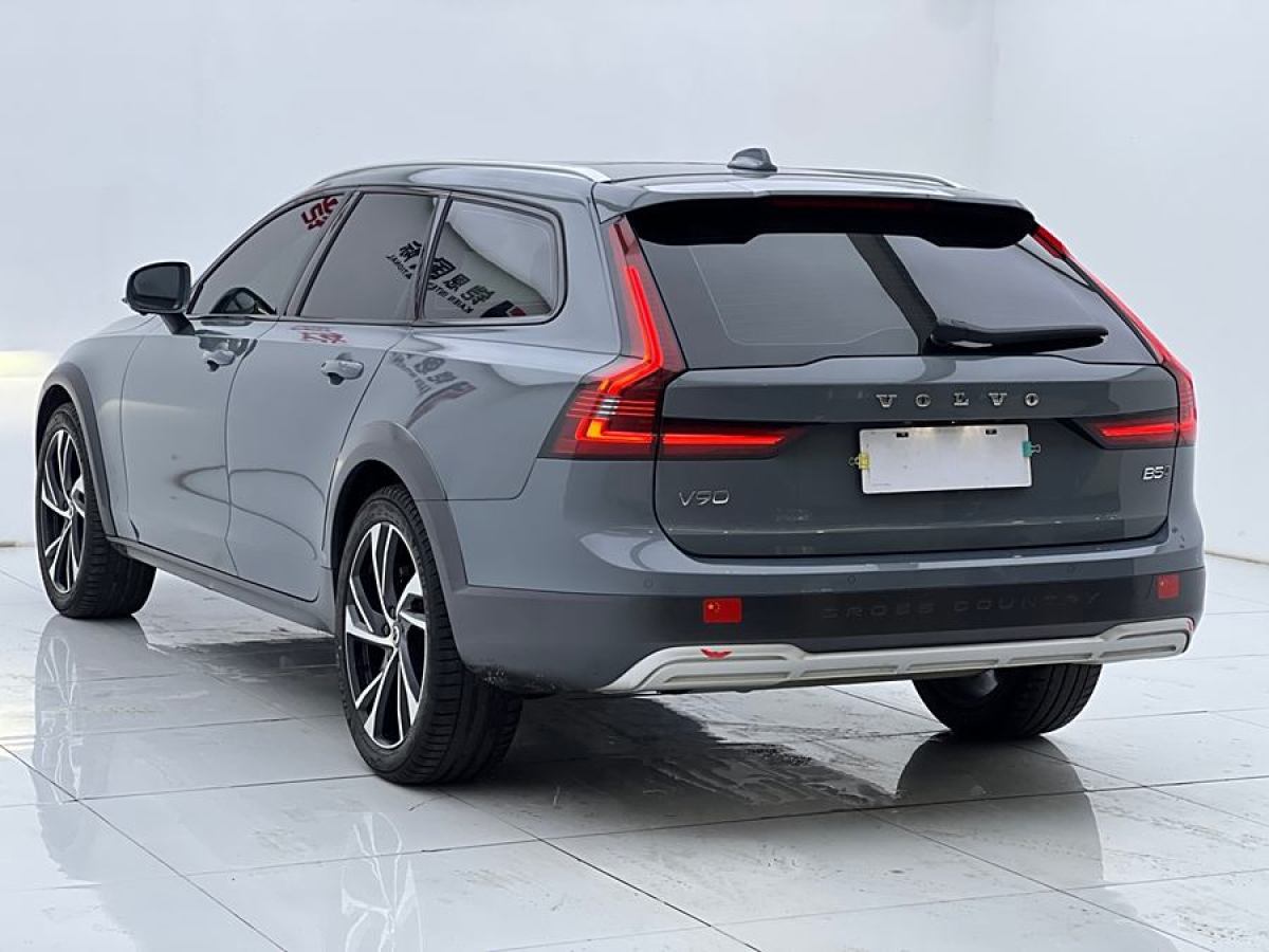 2021年3月沃爾沃 V90  2025款 Cross Country B5 AWD 智遠(yuǎn)版